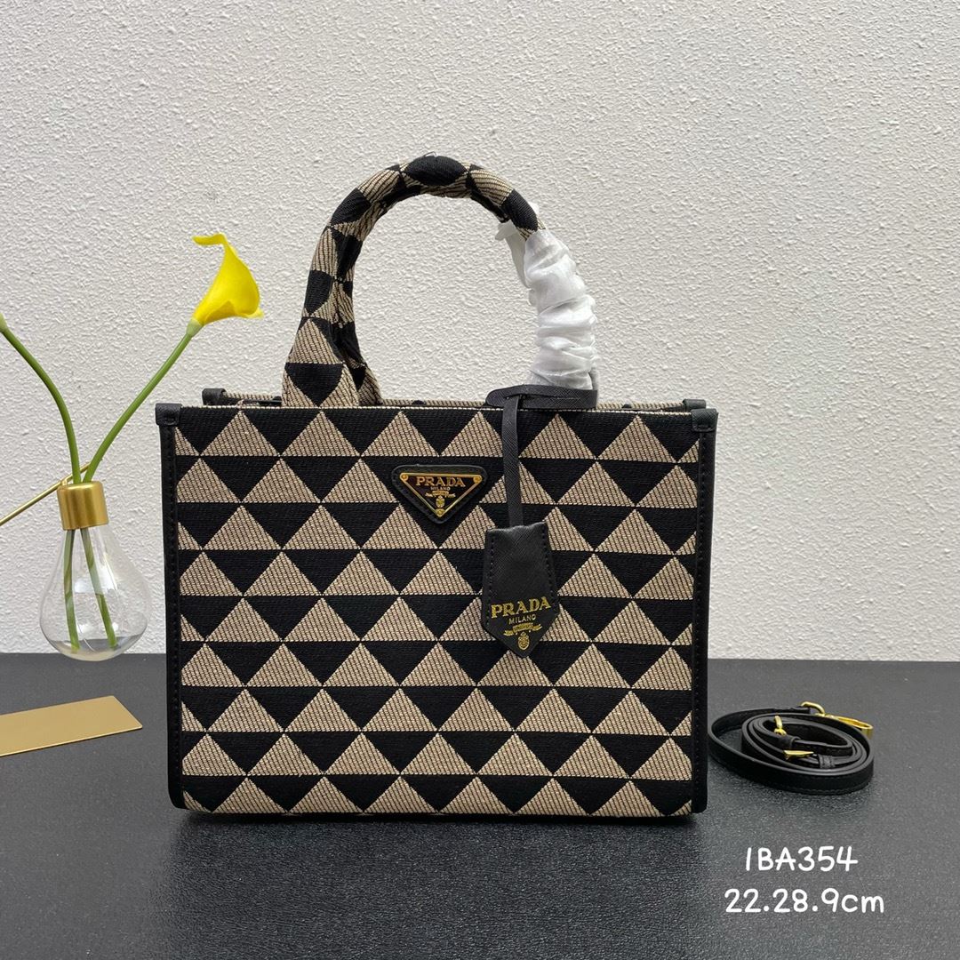 Pra*a shopping bags